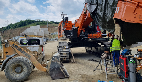 Arbeiten an Baumaschinen Arbeiten an Baumaschinen