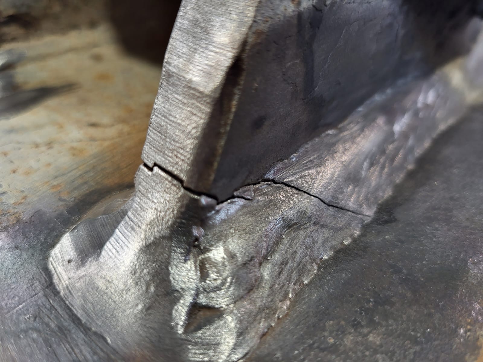 Schweißnaht gerissen Schweißnaht gerissen